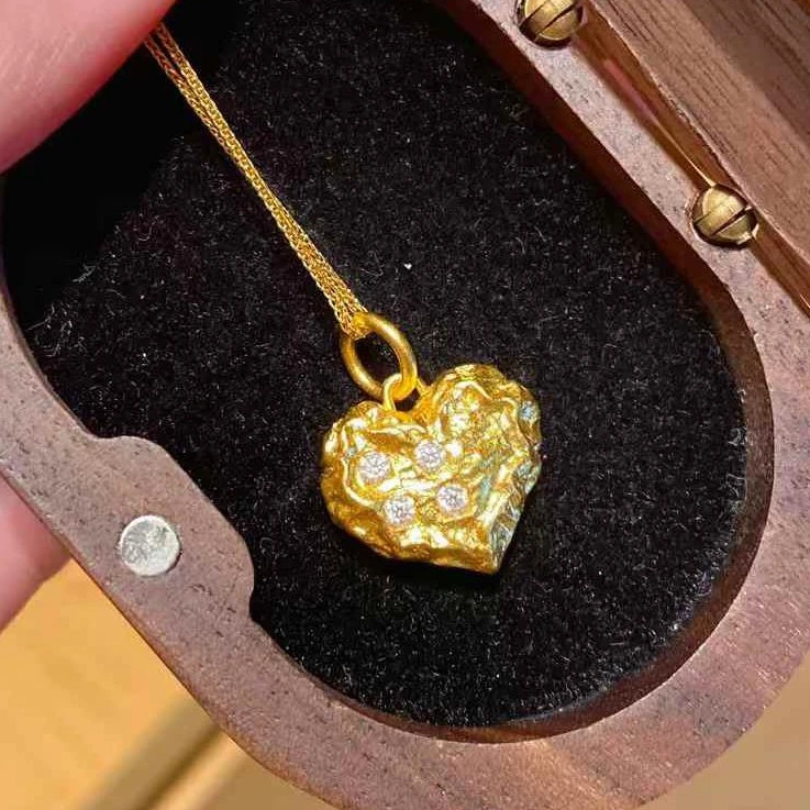 现货黄金足金999点钻镶嵌5G工艺爱心锤纹心形镶嵌吊坠