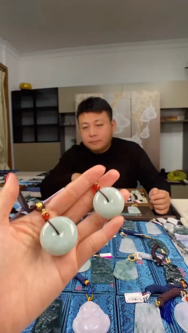颈饰未镶嵌翡翠 多样性发其一