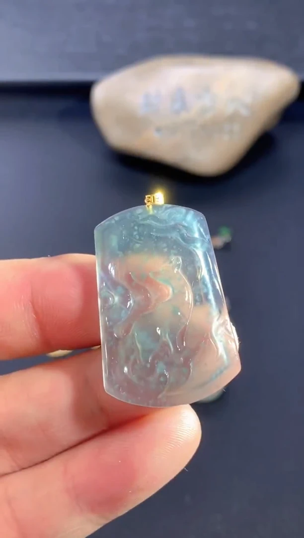 颈饰18K金镶嵌翡翠