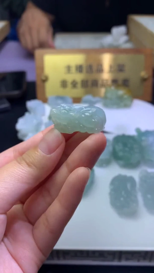 未镶嵌定制翡翠毛货