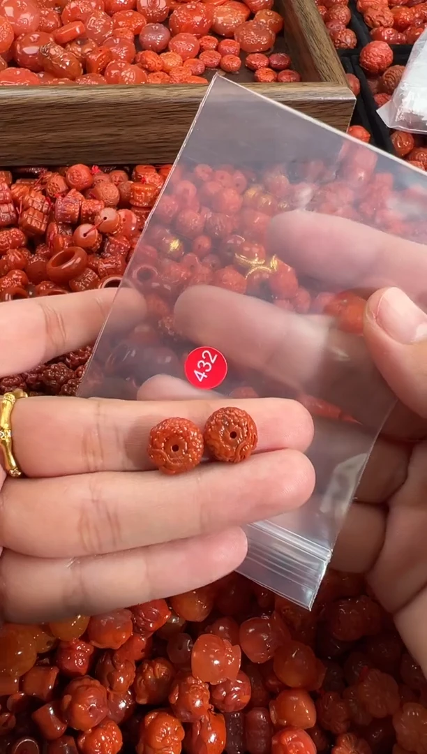 南红玛瑙未镶嵌颈饰1