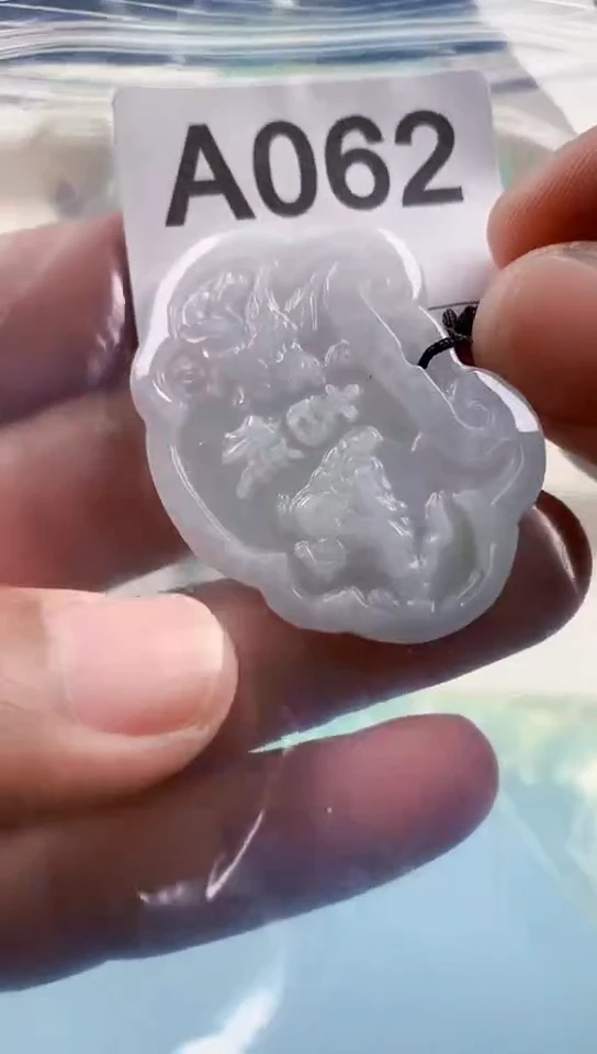 【闪购商品】翡翠挂件未镶嵌天然翡翠吊坠挂件