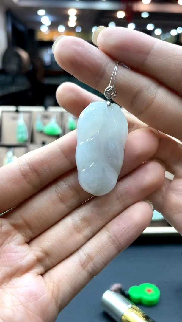 【闪购商品】翡翠颈饰18K金镶嵌树叶