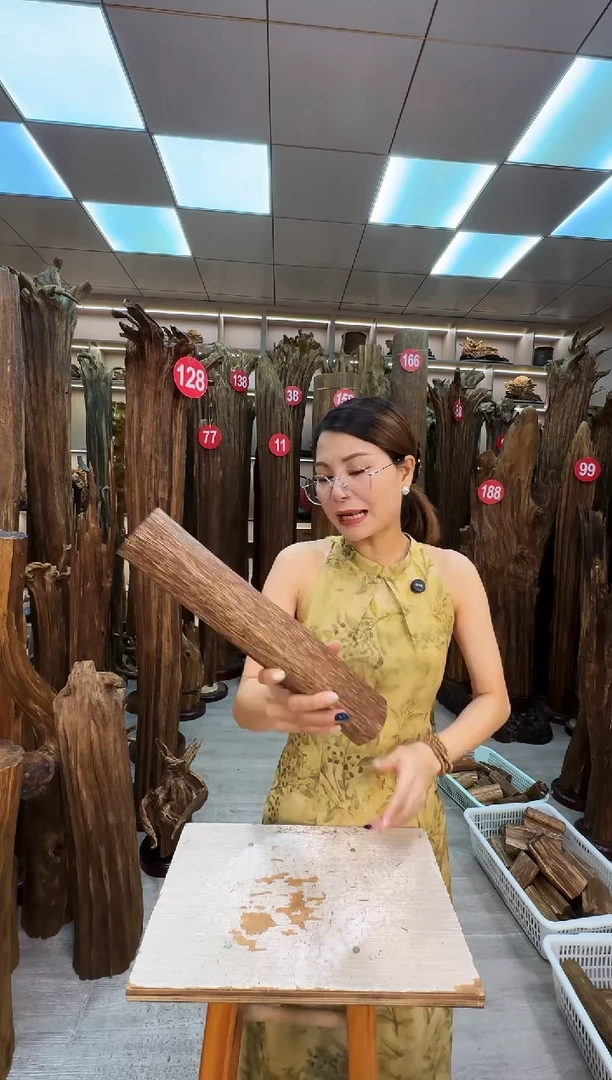 沉香碎屑沉香沉香原料摆件工艺品一百元以上带底座