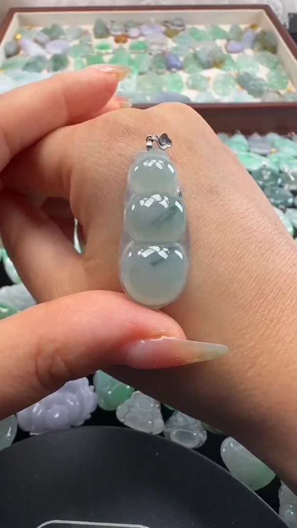 吊坠(不含链)18K金镶嵌翡翠豆子