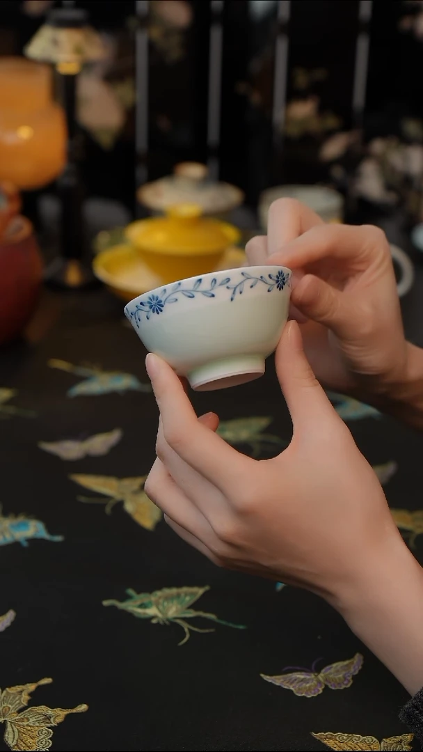 青花绕藤  小杯子