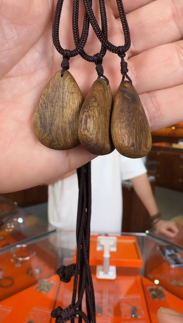 沉香吊坠沉香水滴小吊坠多样性发一
