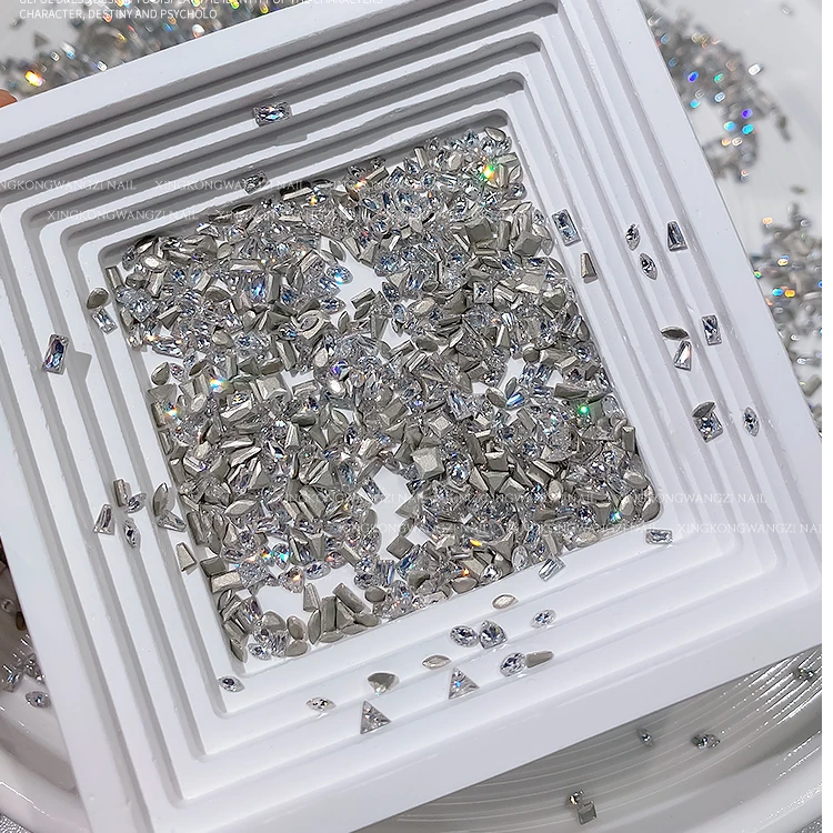 银白色迷你锆石美甲钻饰品平底异形混装自带活彩爆闪指甲配饰用品