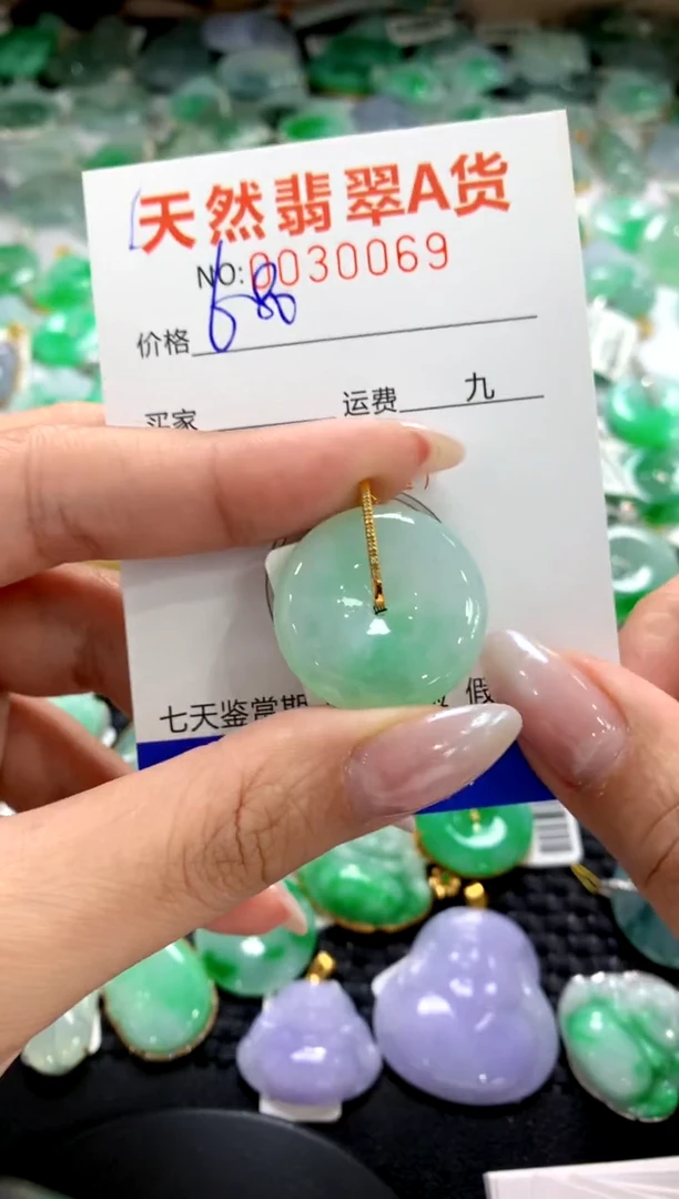 颈饰18K金镶嵌翡翠1111111111111111
