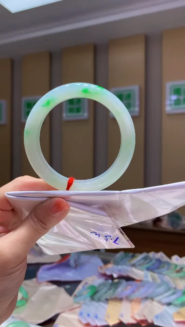 翡翠手镯未镶嵌-Q71 圈口57.3