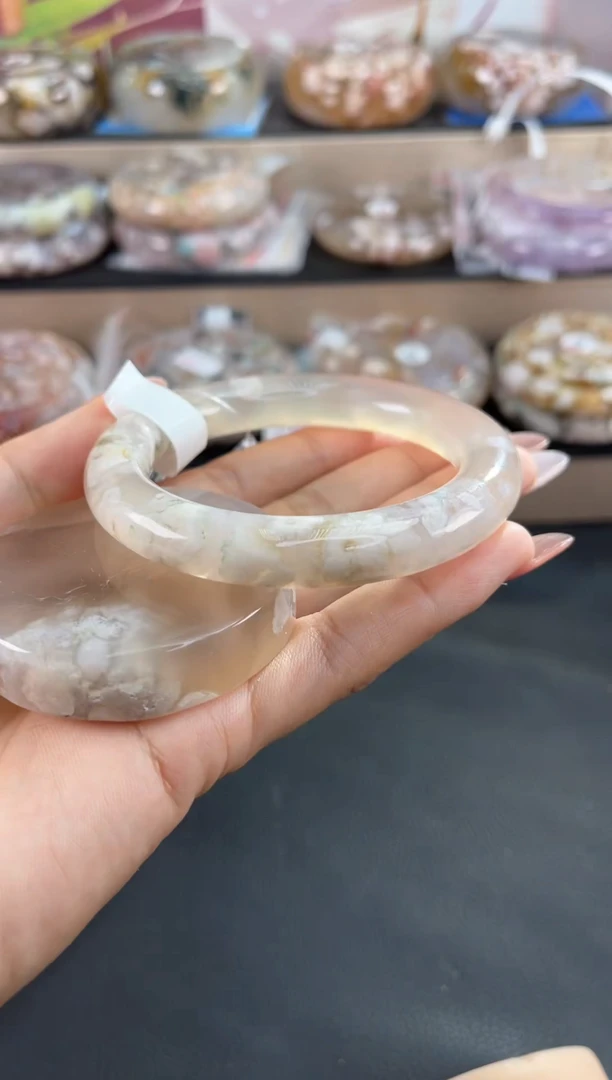 未镶嵌手镯石英质玉56