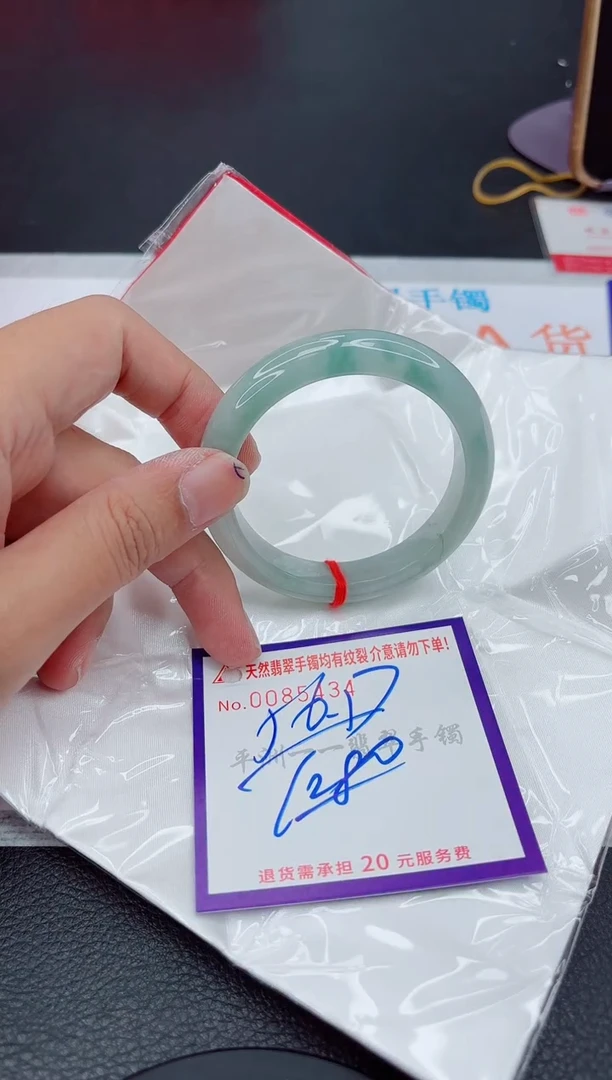 翡翠手镯未镶嵌1