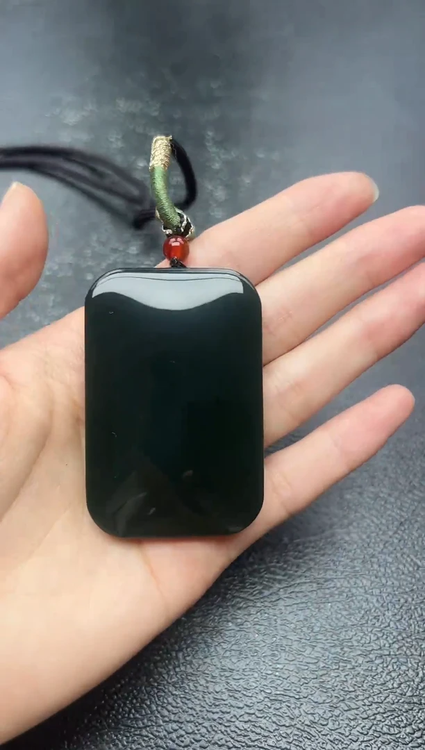 颈饰未镶嵌和田玉沙枣青精品无事牌