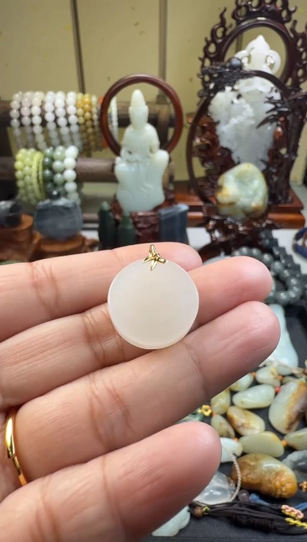 颈饰18K金镶嵌和田玉和田玉