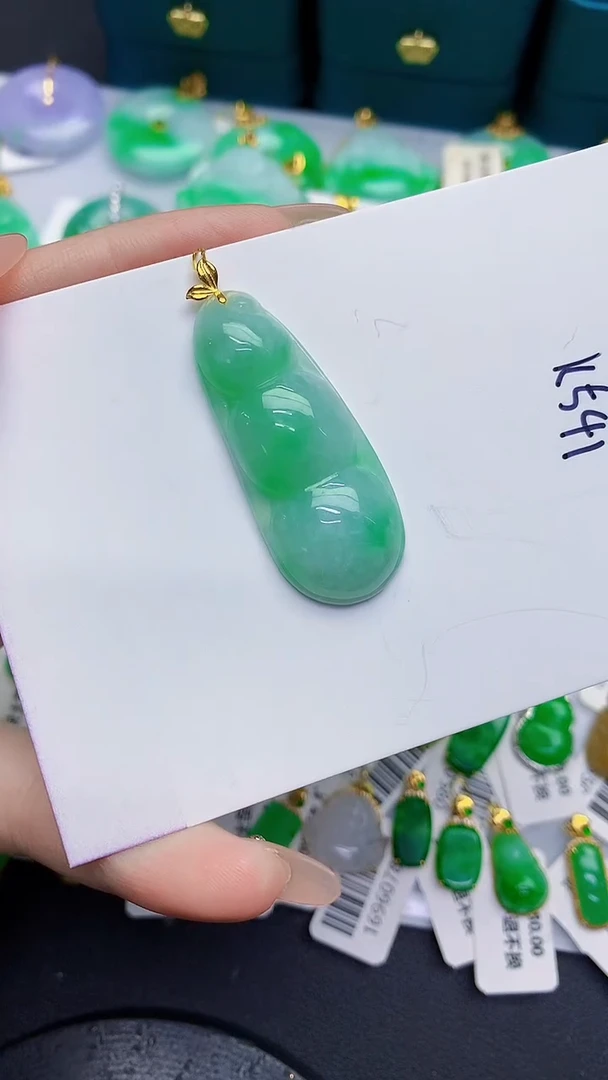 颈饰18K金镶嵌翡翠缅甸天然翡翠A货