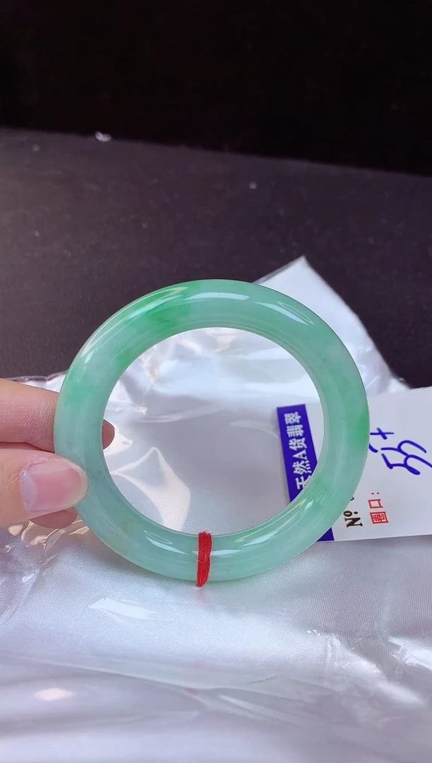 【闪购商品】翡翠手镯未镶嵌55+