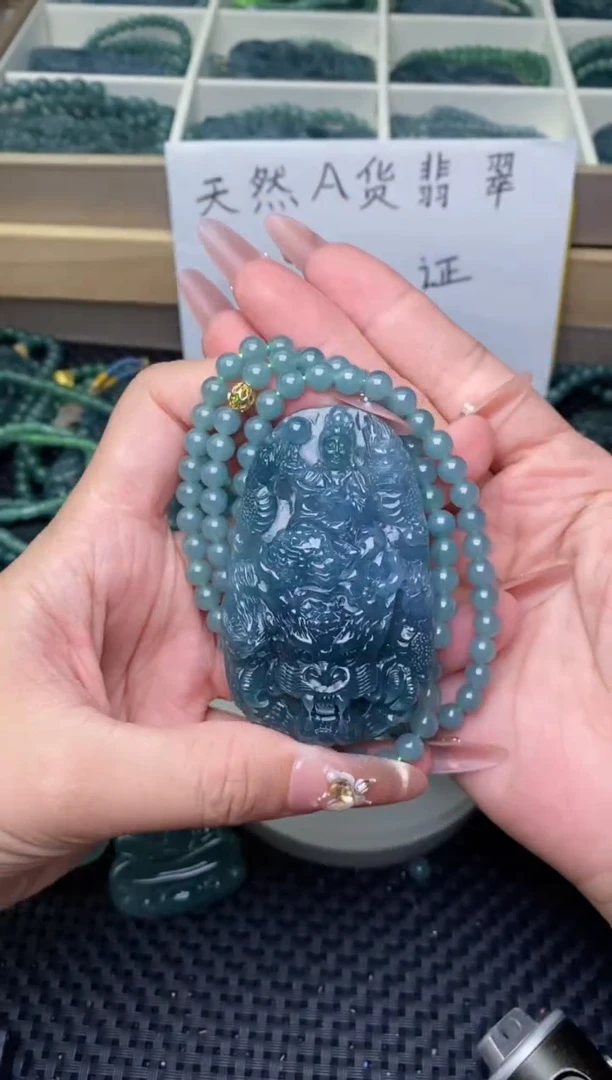 翡翠未镶嵌颈饰