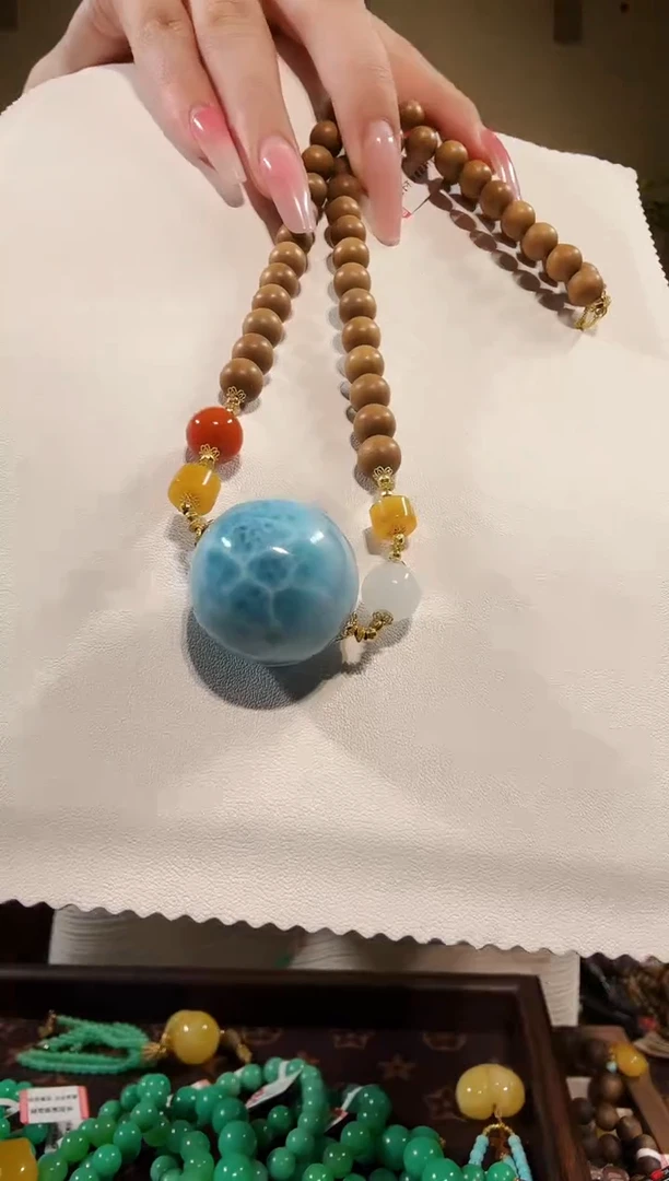 未镶嵌针钠钙石（海纹石）颈饰Q*。老山檀