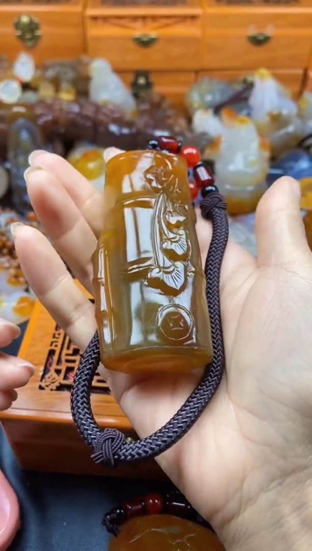 未镶嵌1玛瑙/玉髓?**?ll