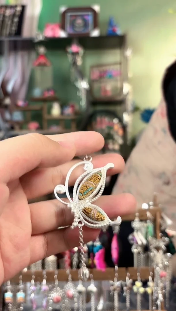 彩云南阁非遗老绣饰品606*