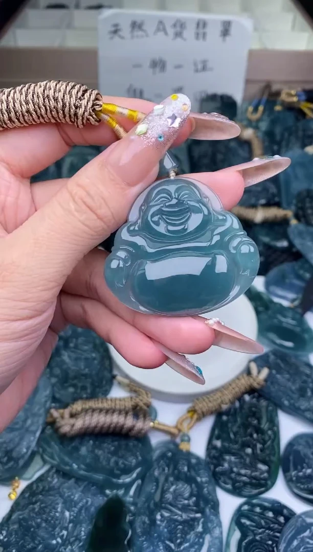颈饰未镶嵌翡翠