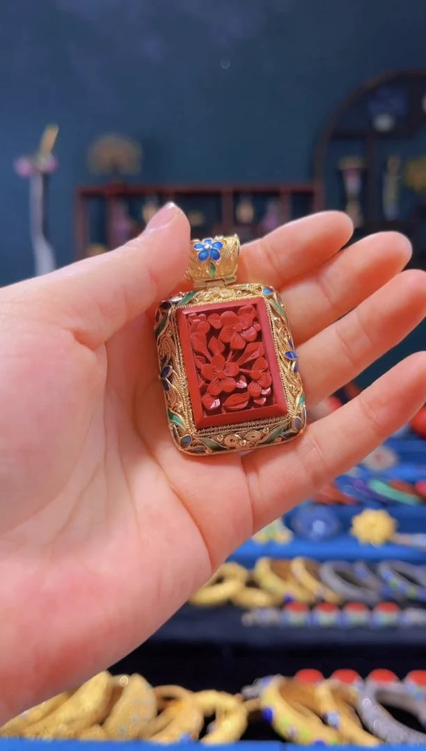 【闪购商品】非遗绝技 花丝镶嵌雕漆吊坠 竖