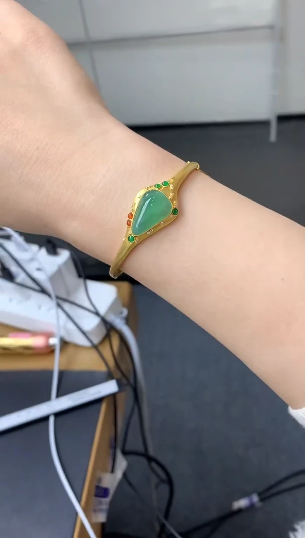 【闪购商品】翡翠手镯18K金镶嵌425-中国好珍宝