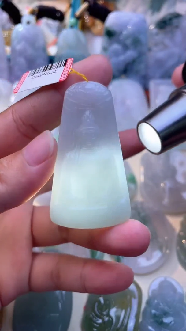 翡翠未镶嵌颈饰素衣观音