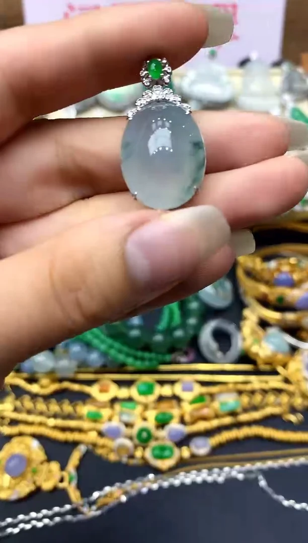颈饰18K金镶嵌翡翠544 -中国好珍宝