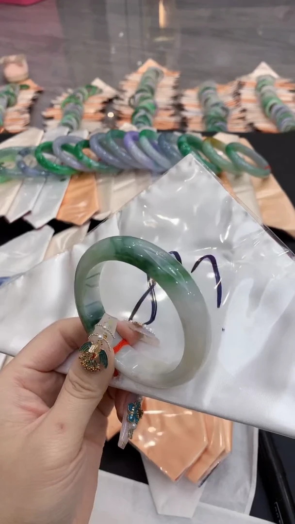 【闪购商品】翡翠手镯未镶嵌0313876923
