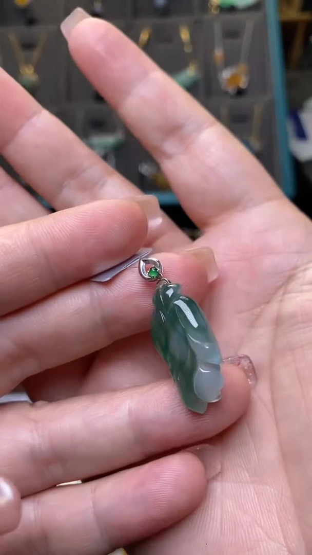 颈饰18K金镶嵌翡翠净货37580