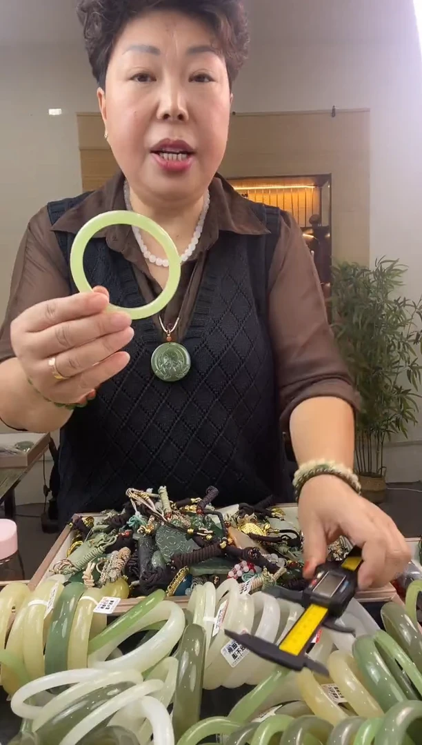 颈饰未镶嵌和田玉多样性拍一发一 圈口63 0109