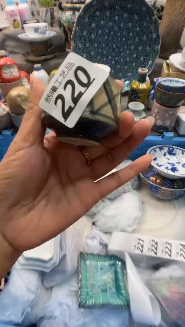 瓷片遇**∴220
