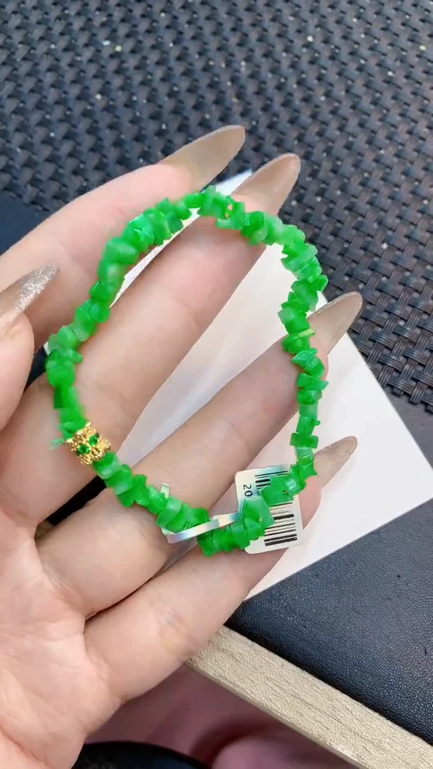 颈饰未镶嵌翡翠1