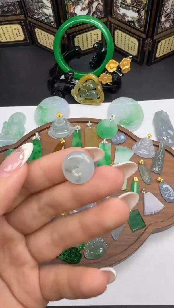 吊坠(赠链)未镶嵌翡翠260