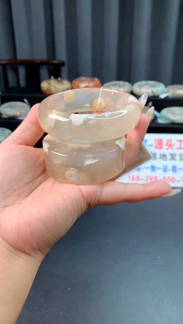 未镶嵌手镯石英质玉（63圈口）赠送镯心