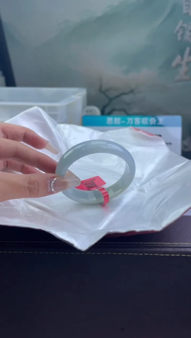 翡翠手镯未镶嵌1