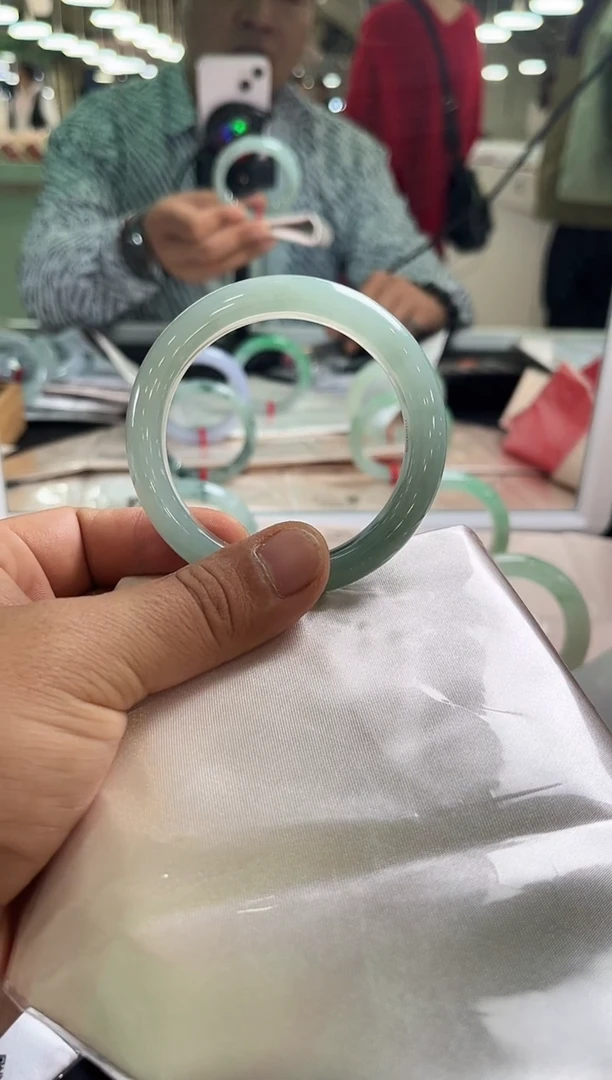 未镶嵌手镯翡翠第8号满色糯化晴蓝底