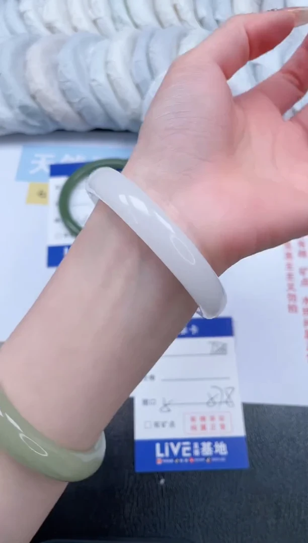 【闪购商品】石英质玉手镯未镶嵌T238-57.8