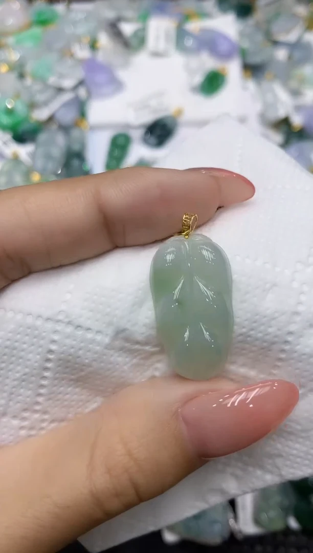 颈饰18K金镶嵌翡翠111111111111
