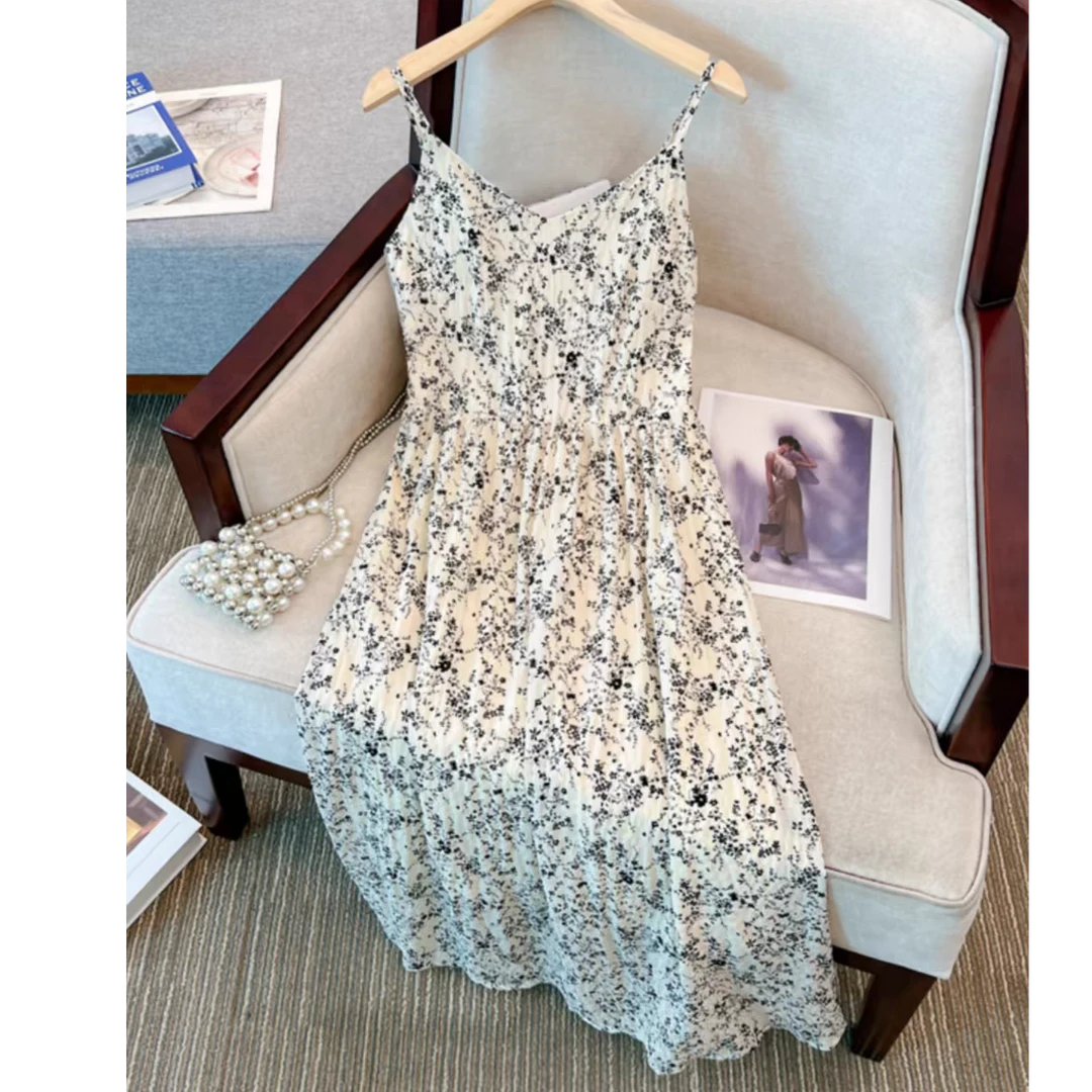 碎花百搭吊带连衣裙