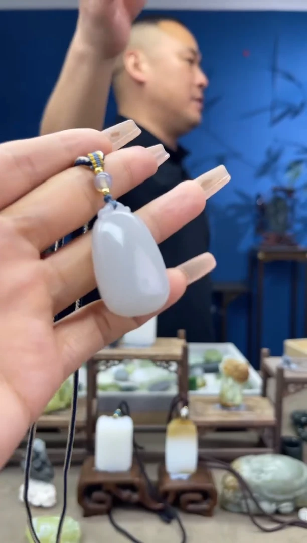 和田玉未镶嵌颈饰1