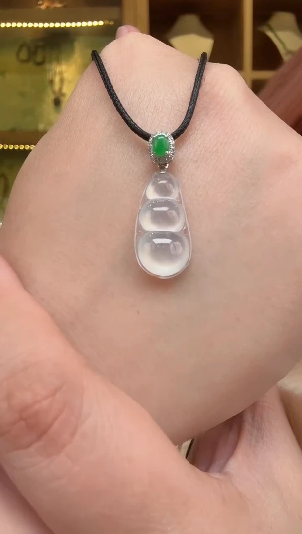 颈饰18K金镶嵌翡翠挂件