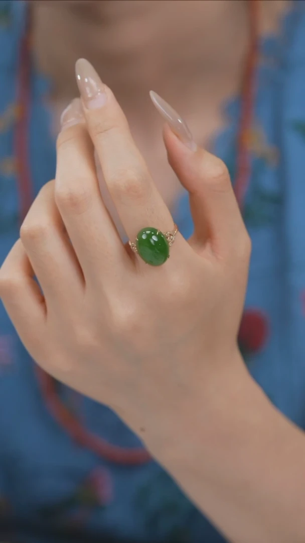 和田玉戒指18K金镶嵌碧玉蛋面J0738