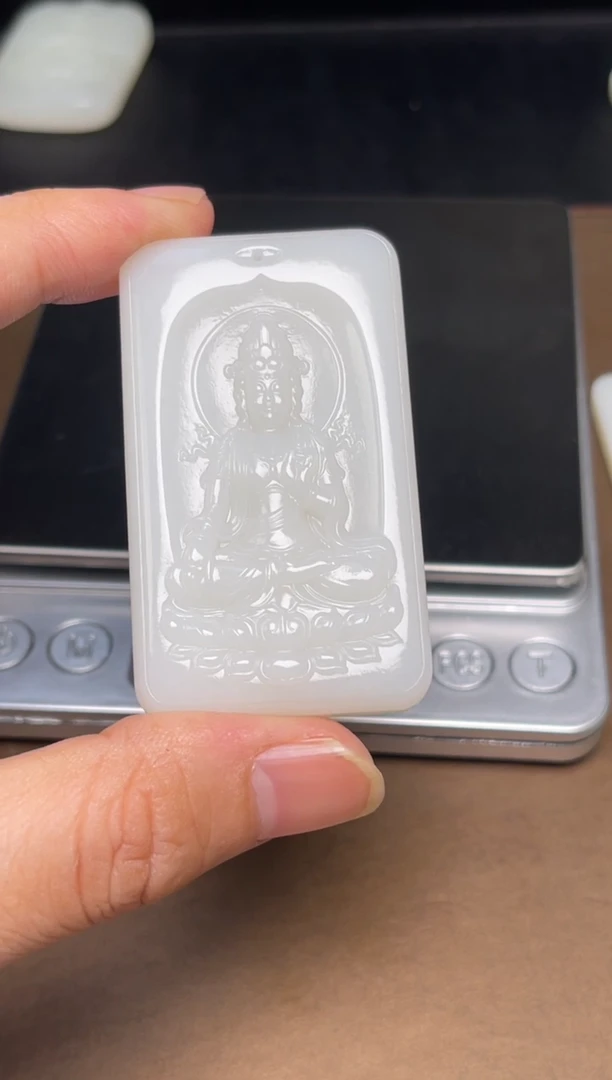 和田玉未镶嵌颈饰D**…38