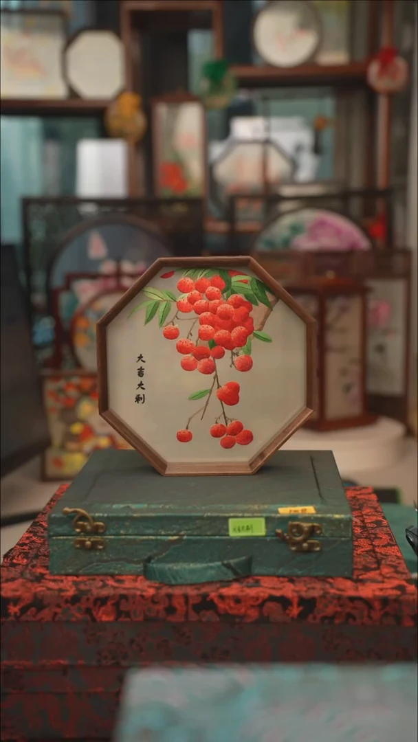 扇子苏绣双面绣八角台屏胡桃木框大号20CM