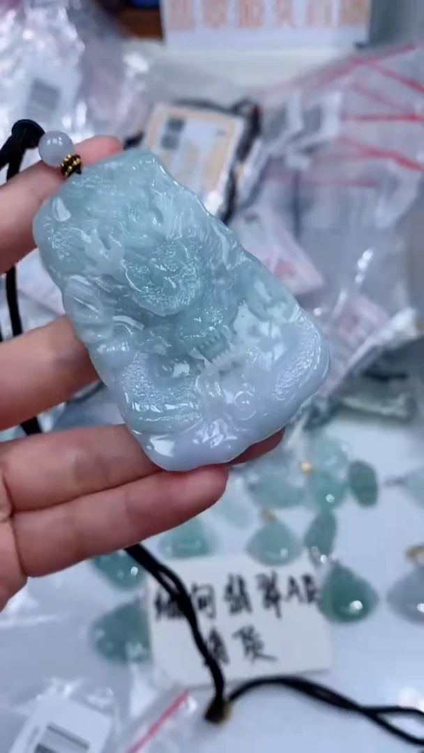 颈饰未镶嵌翡翠吊坠