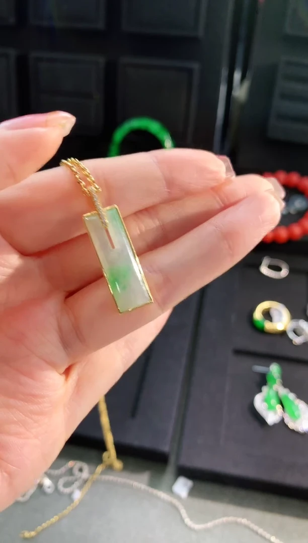 【闪购商品】翡翠吊坠(不含链)18K金镶嵌吊坠