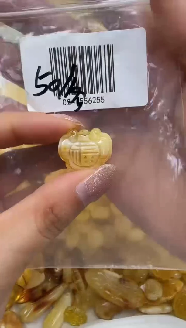 裸石琥珀未镶嵌如图