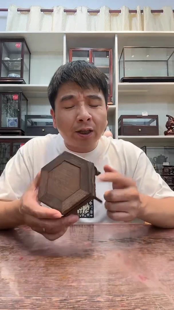 鸡翅木六角摆台480